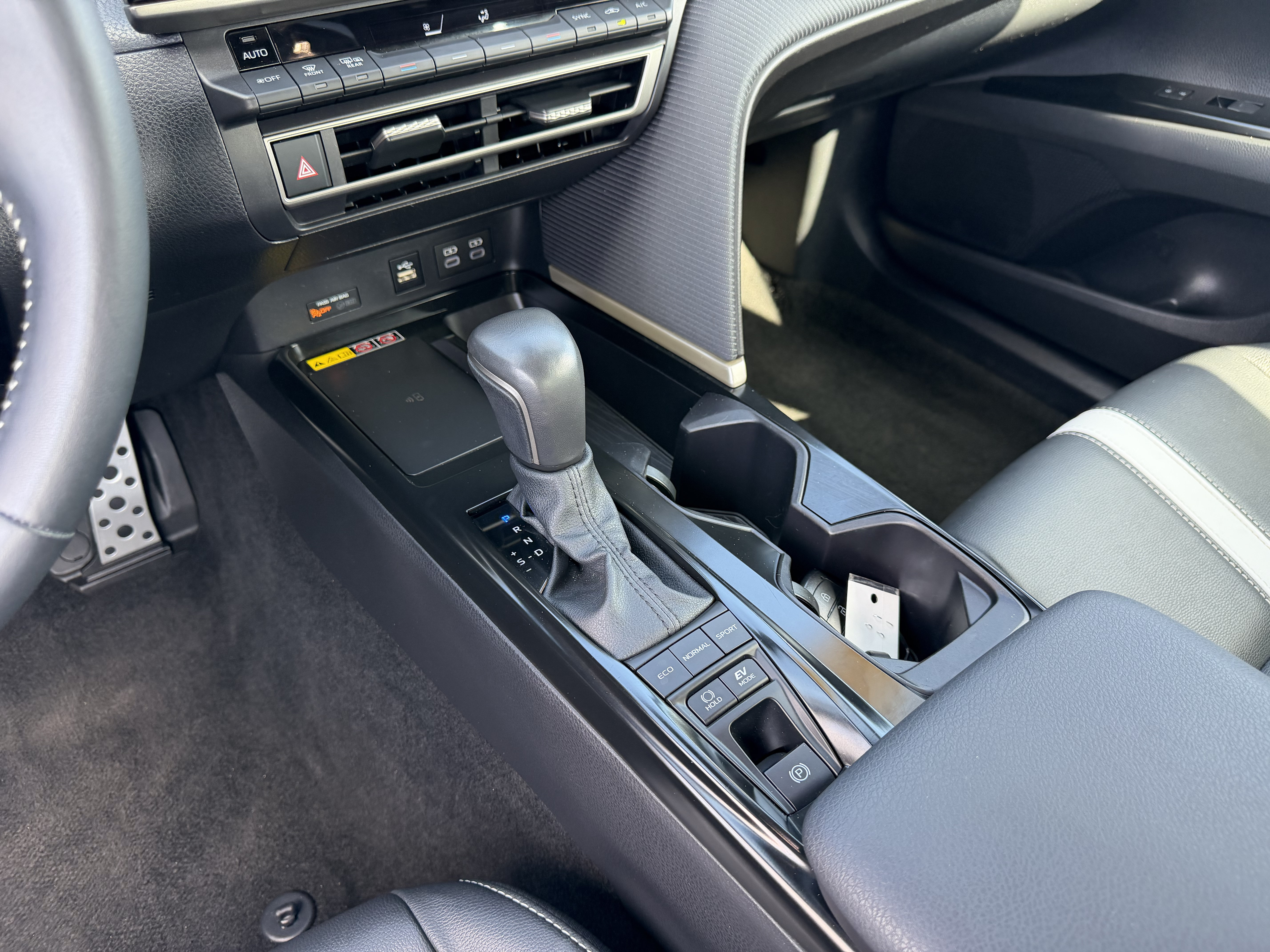 Used 2025 Toyota Camry SE FWD image 18