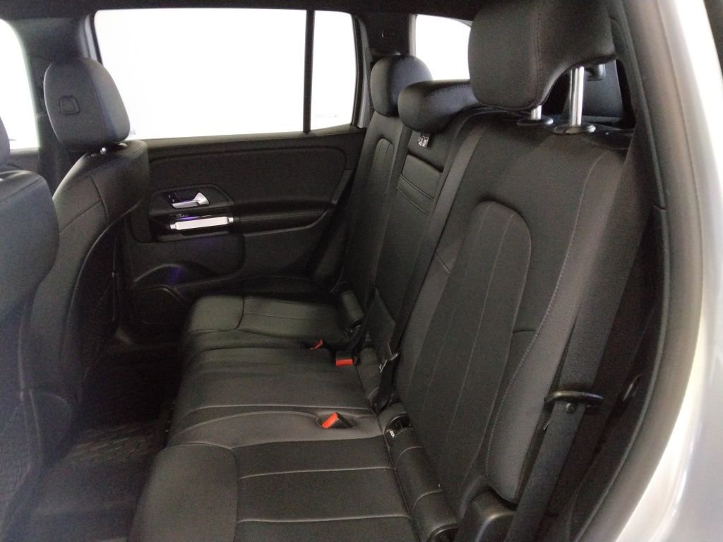 Used 2022 Mercedes-Benz GLB 250 w/ Premium Package Lite image 33