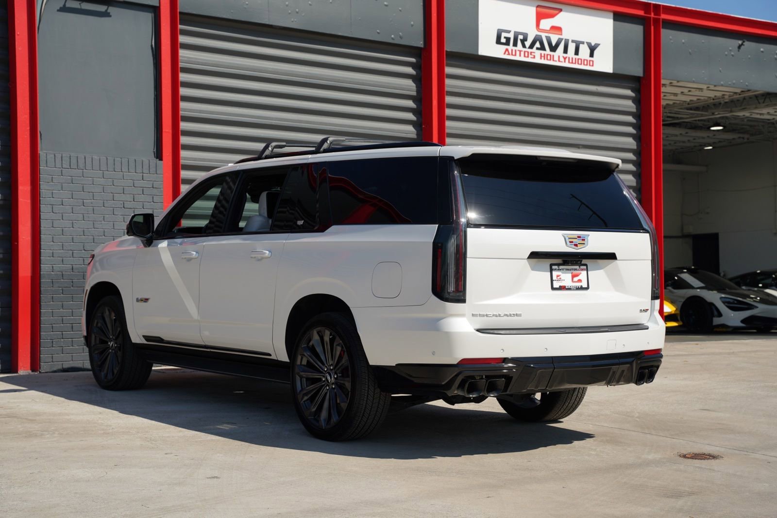 Used 2025 Cadillac Escalade ESV V image 13