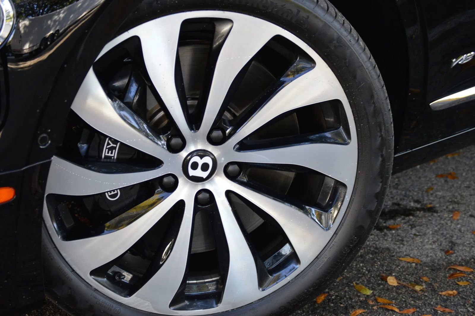 Used 2022 Bentley Flying Spur V8 image 4