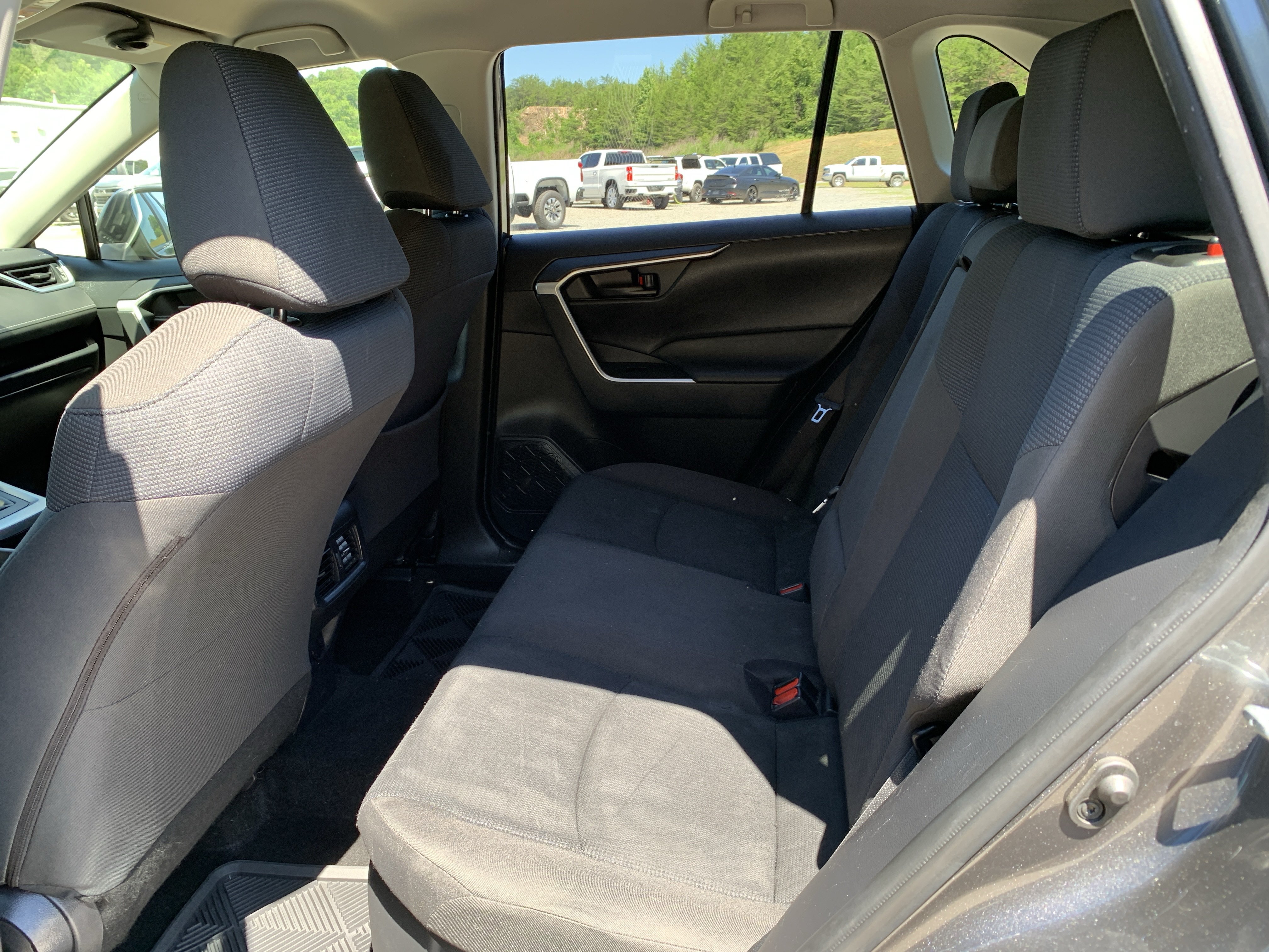Used 2020 Toyota RAV4 LE w/ Carpet Mat Package AWD/4WD image 30
