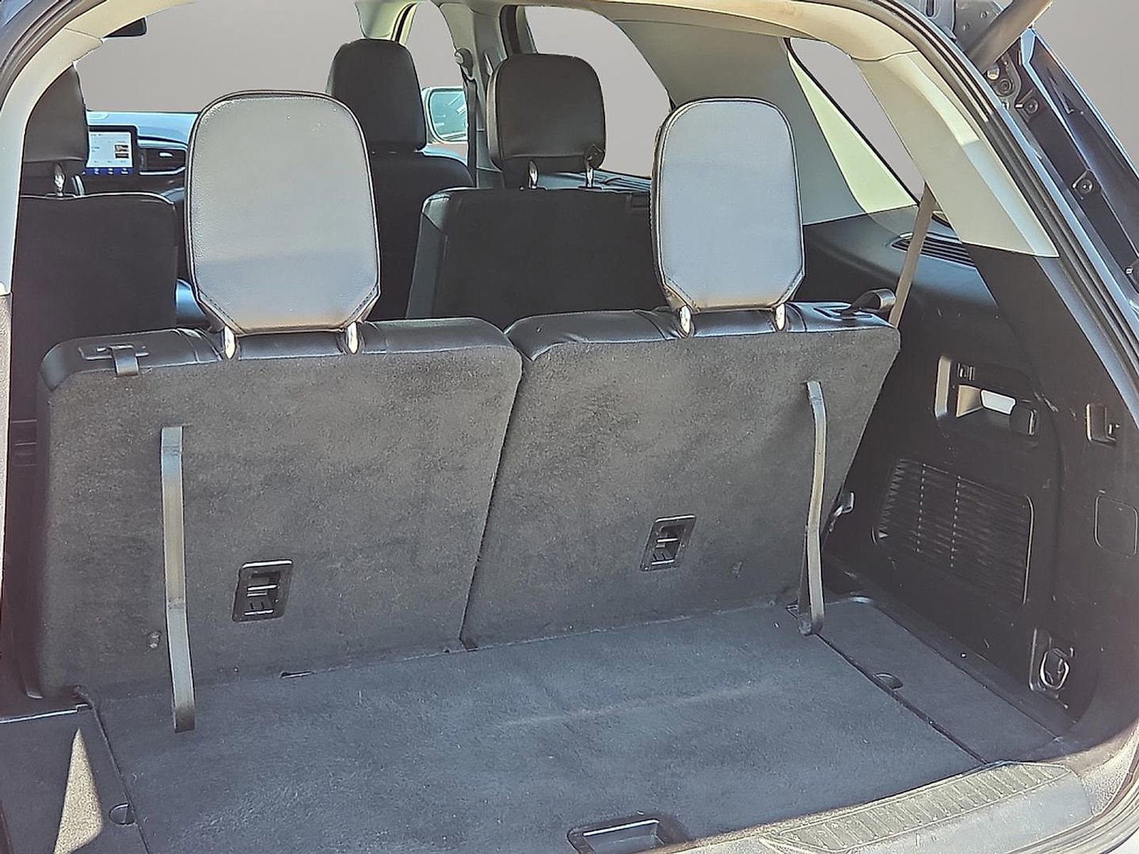 Used 2022 Ford Explorer Limited image 8