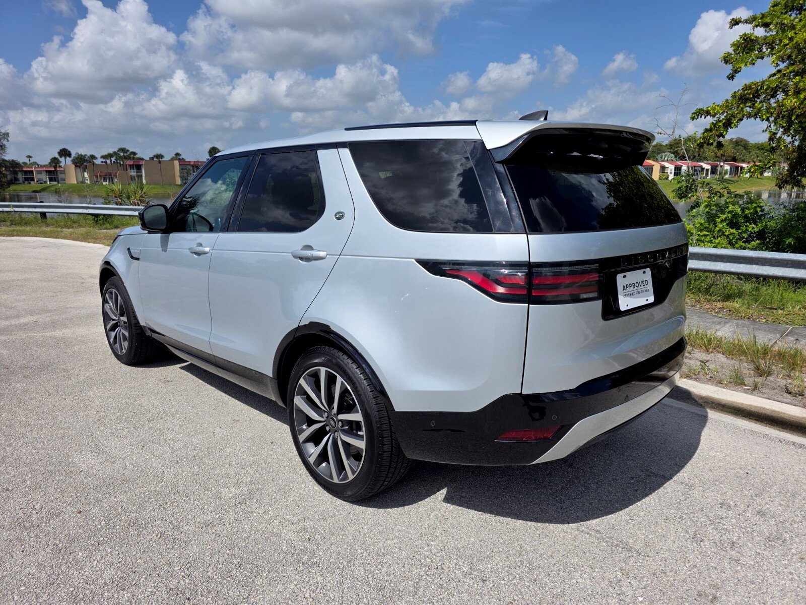 Certified 2023 Land Rover Discovery HSE R-Dynamic AWD/4WD video 2