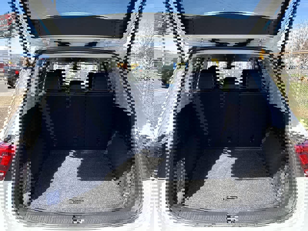 Used 2024 Volkswagen Tiguan SE image 6