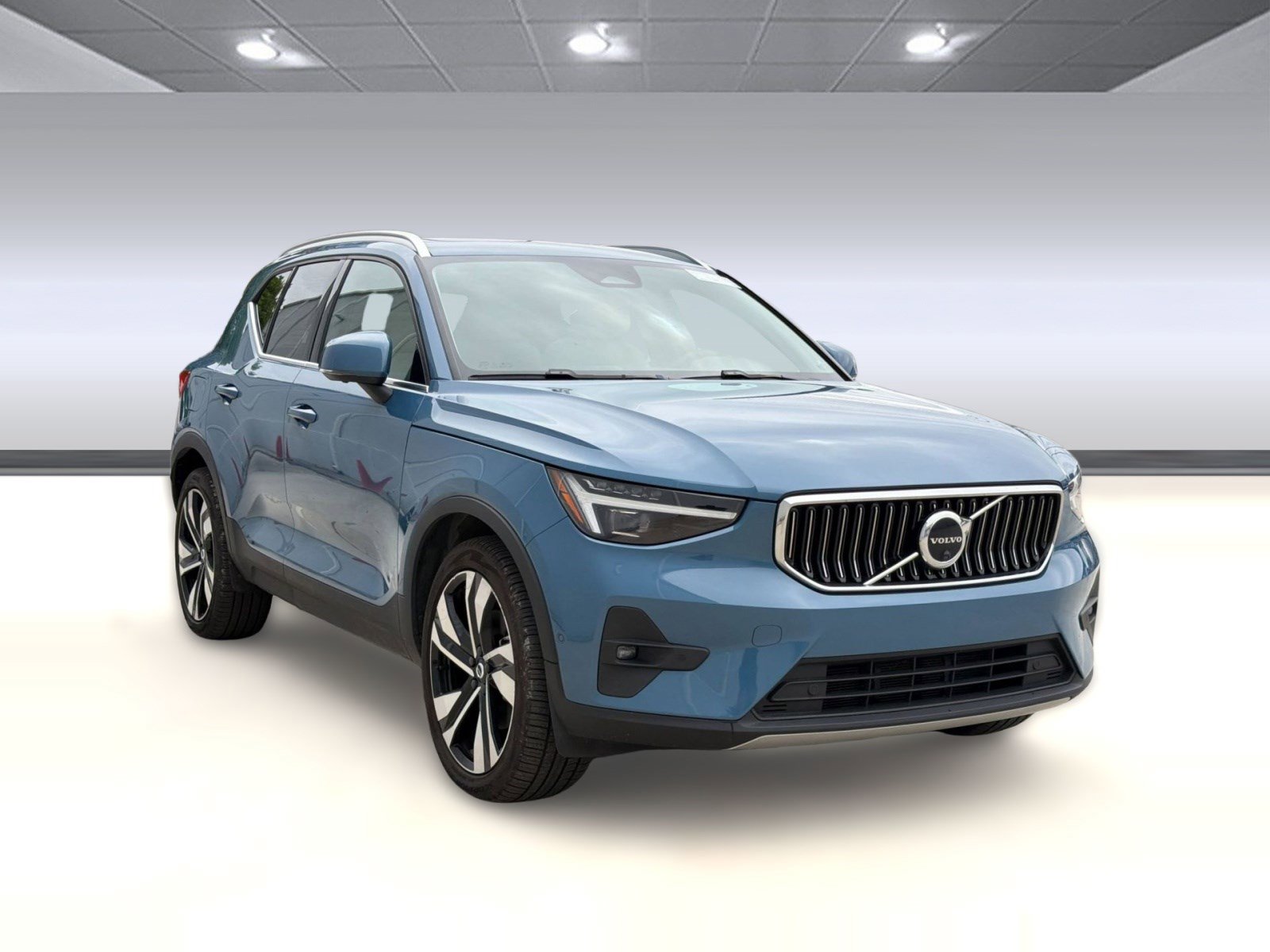 Certified 2023 Volvo XC40 B5 Ultimate w/ Protection Package Premier image 7