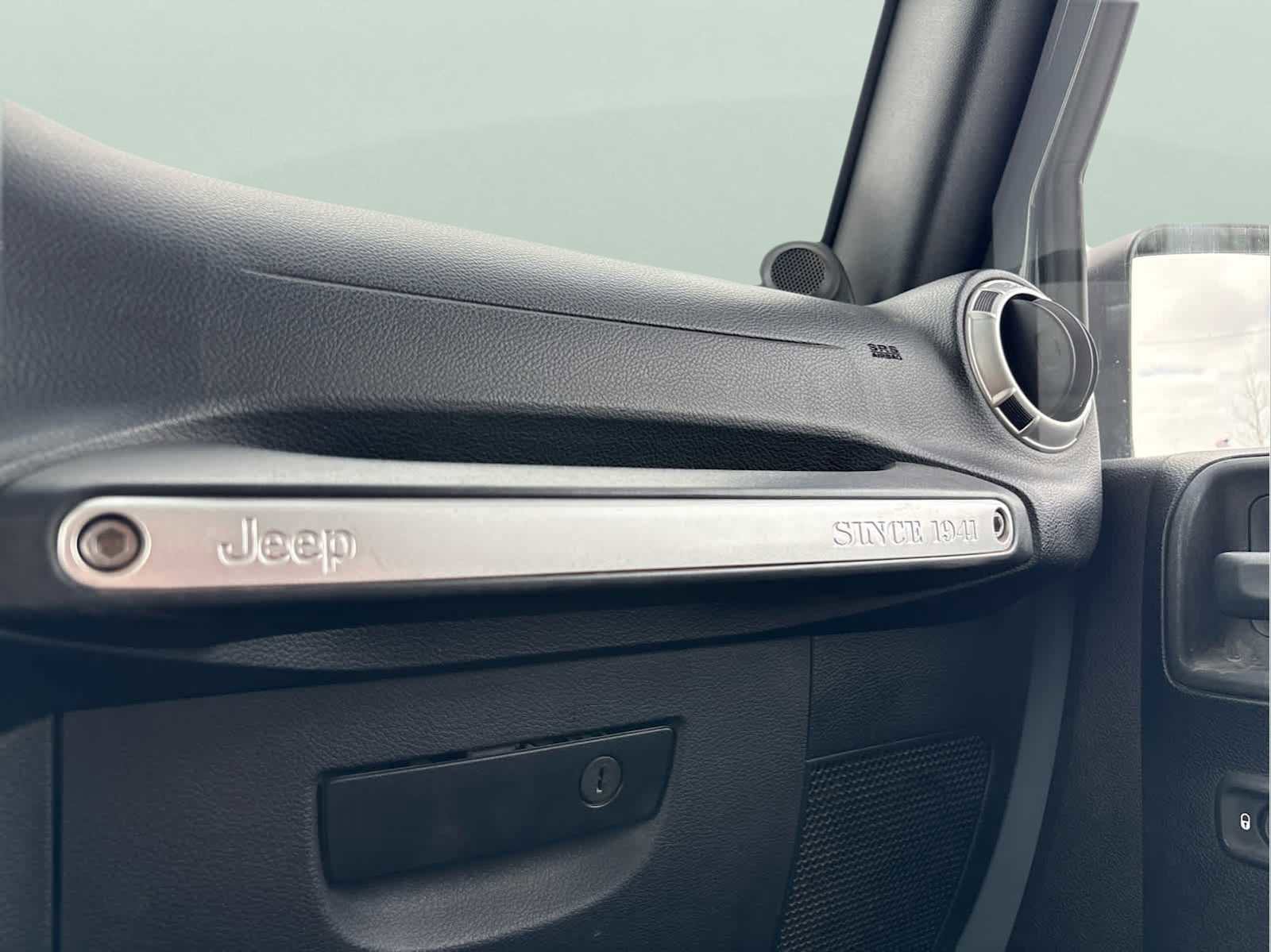 Used 2014 Jeep Wrangler Unlimited Rubicon w/ Connectivity Group image 63