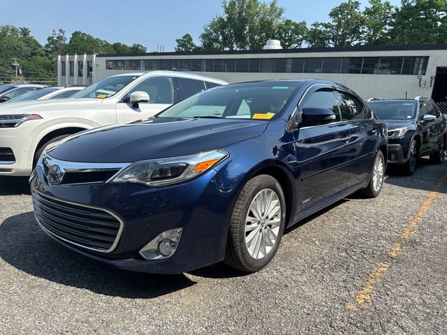 Used 2013 Toyota Avalon Limited w/ Technology Pkg FWD image 2