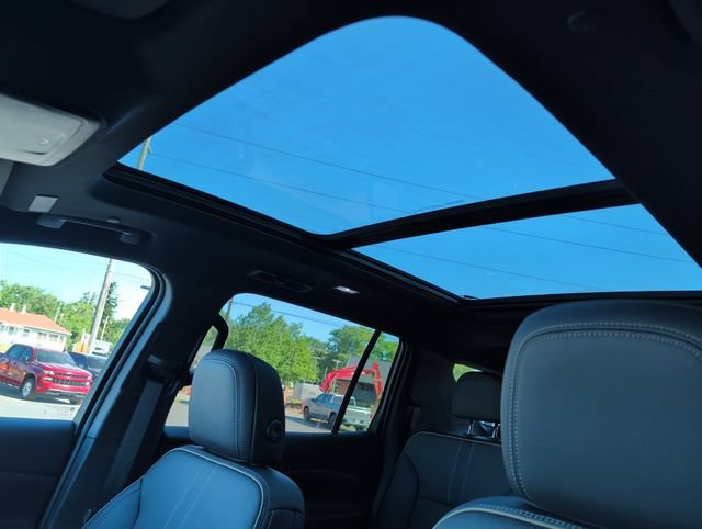 Used 2025 Chevrolet Traverse High Country w/ LPO, Floor Liner Package AWD/4WD image 3
