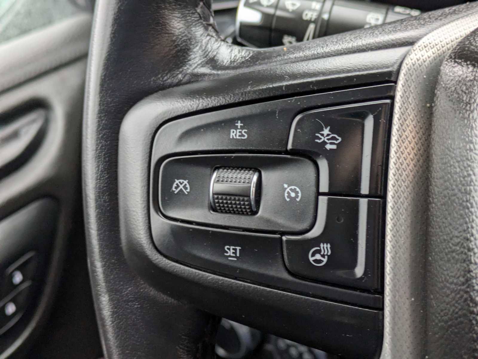 Used 2021 GMC Yukon XL Denali w/ Denali Premium Package image 28