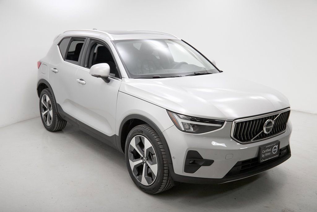 Used 2023 Volvo XC40 B5 Ultimate w/ Protection Package Premier image 4