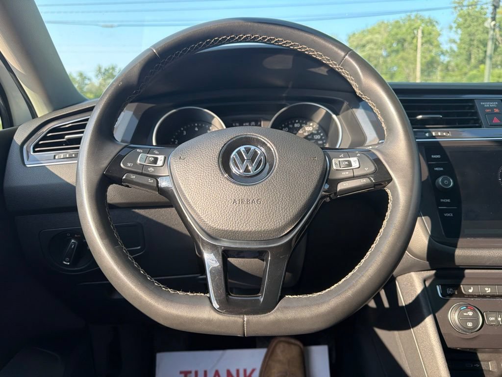 Used 2021 Volkswagen Tiguan SE w/ Panoramic Sunroof Package FWD image 14