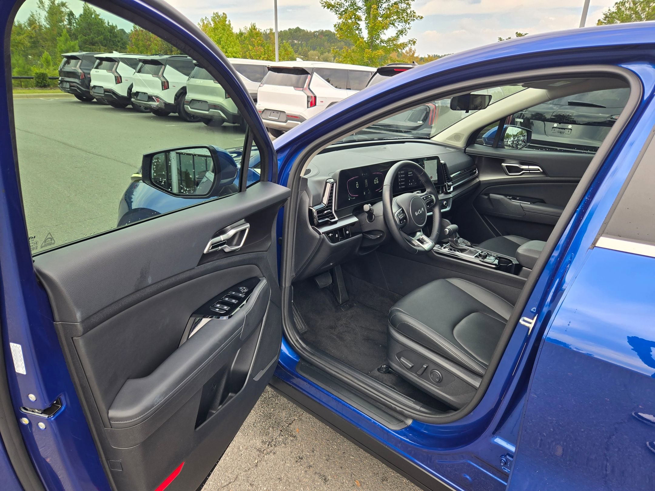 Used 2025 Kia Sportage EX image 22