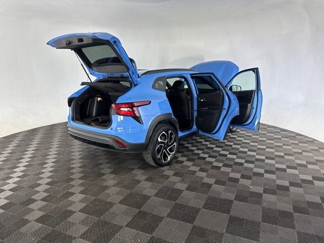 Used 2024 Chevrolet Trax RS w/ Sunroof Package FWD image 14