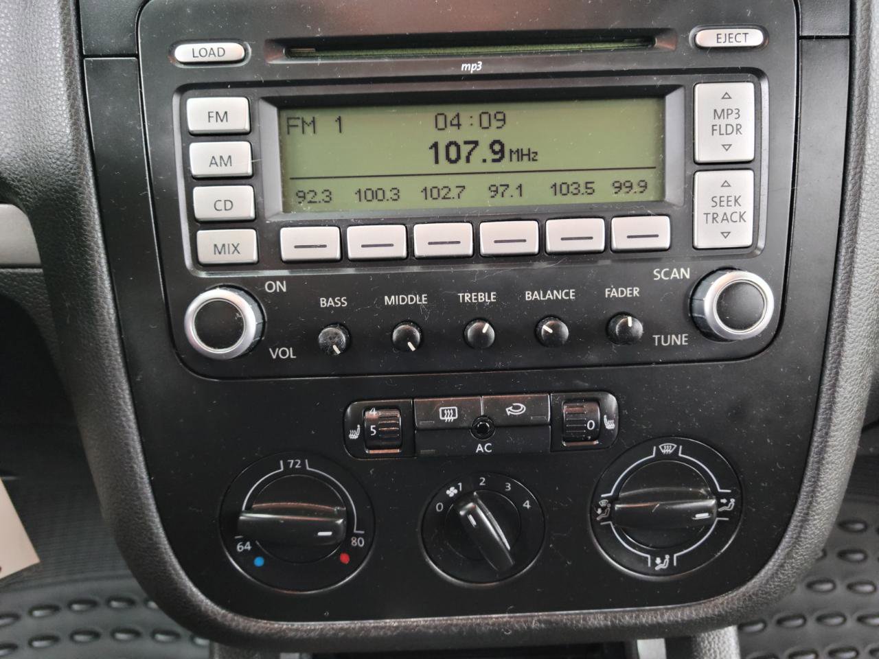 Used 2009 Volkswagen Rabbit S image 17