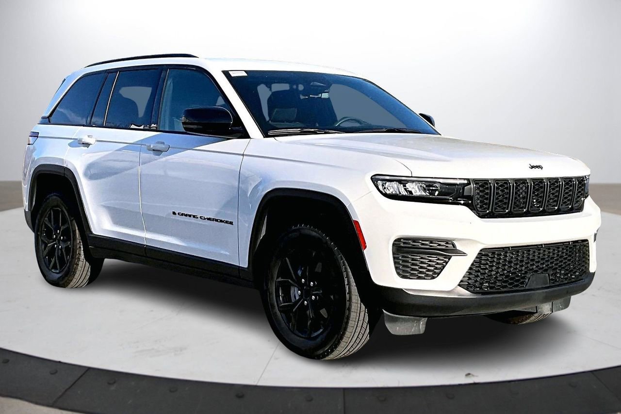 Certified 2025 Jeep Grand Cherokee Altitude AWD/4WD image 2