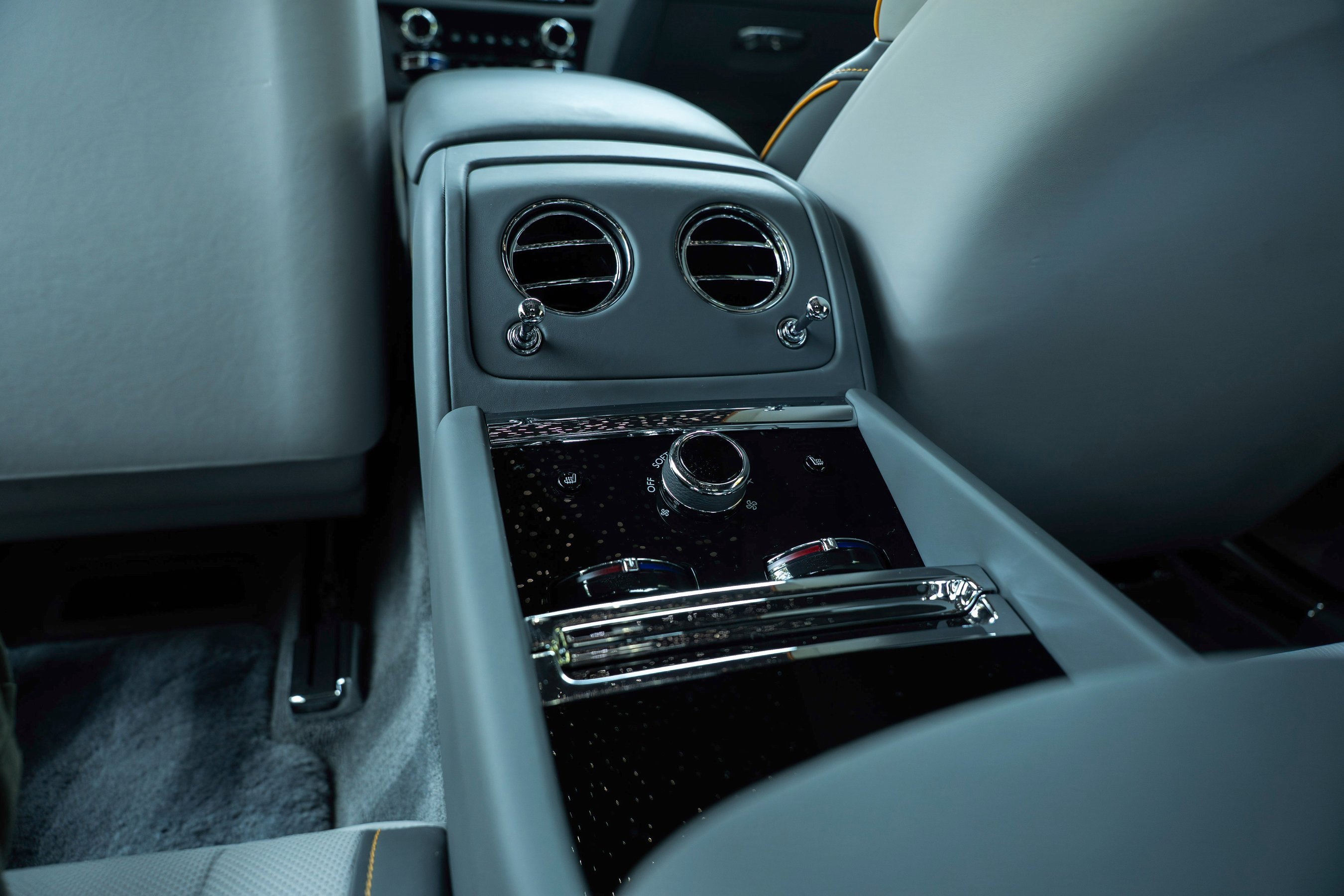 Used 2025 Rolls-Royce Spectre w/ Spectre Launch Package image 38