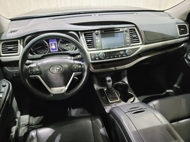 Used 2016 Toyota Highlander XLE image 4