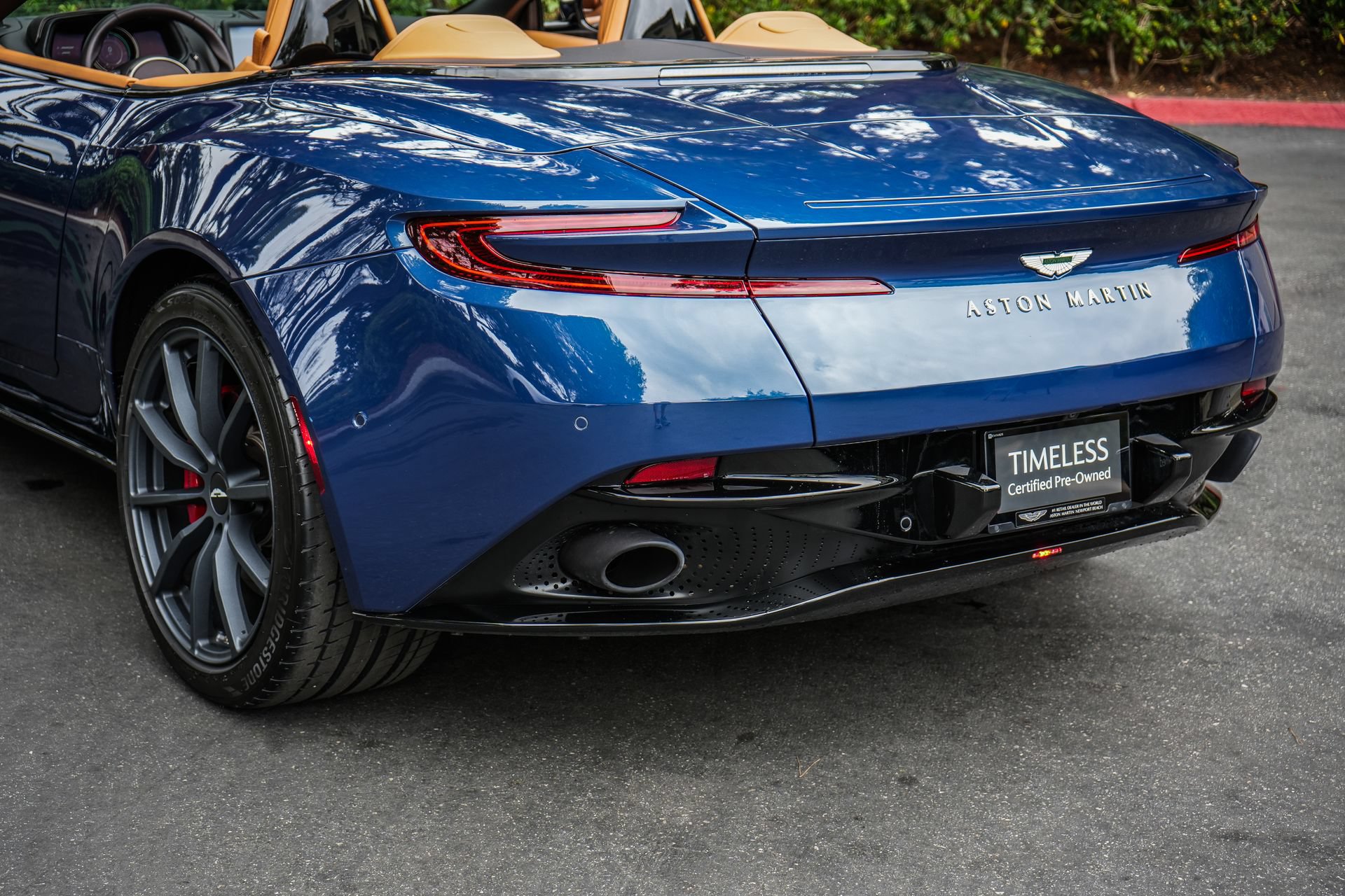 Used 2023 Aston Martin DB11 Volante RWD image 26