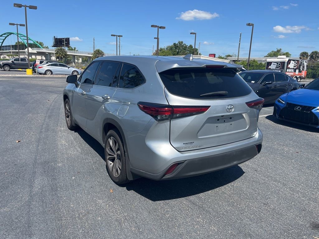 Used 2021 Toyota Highlander LE image 3