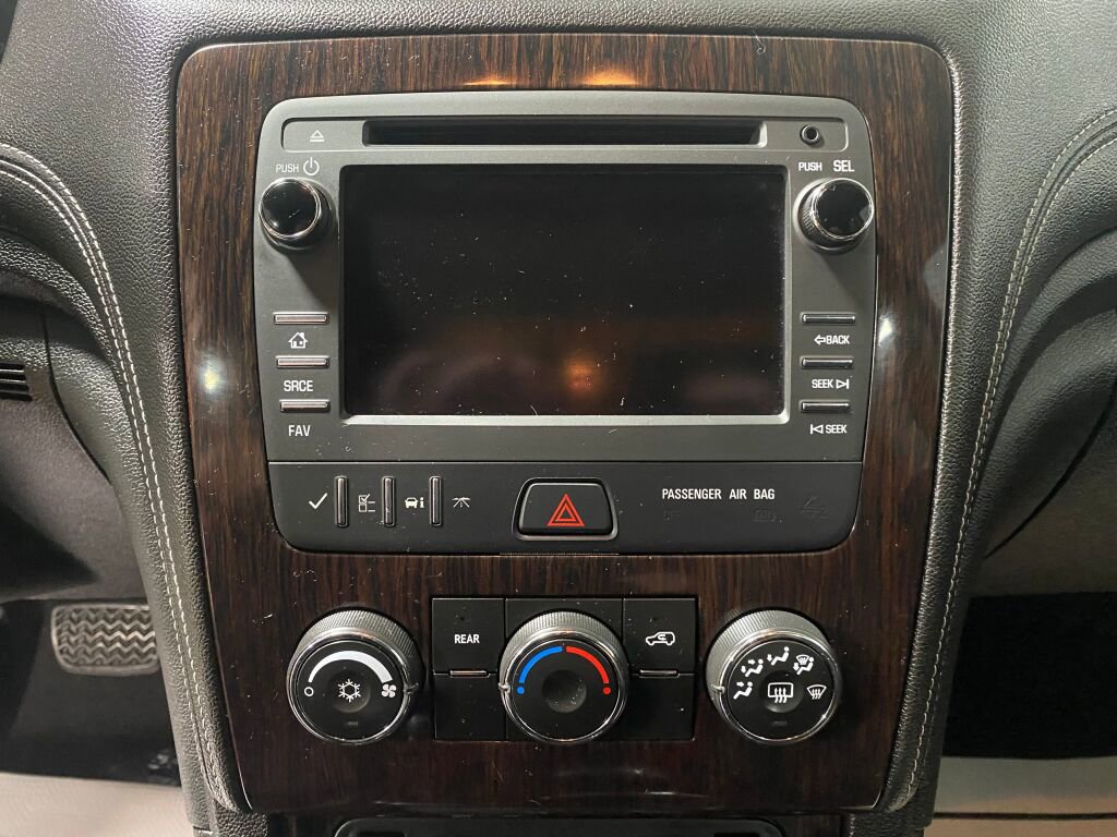 Used 2017 Chevrolet Traverse LT w/ Style and Technology Package image 9