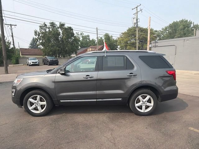 Used 2017 Ford Explorer XLT AWD/4WD image 6