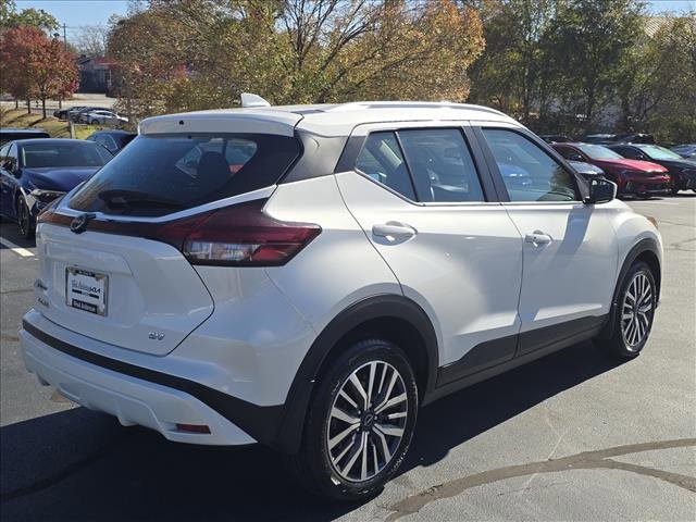 Used 2023 Nissan Kicks SV image 3