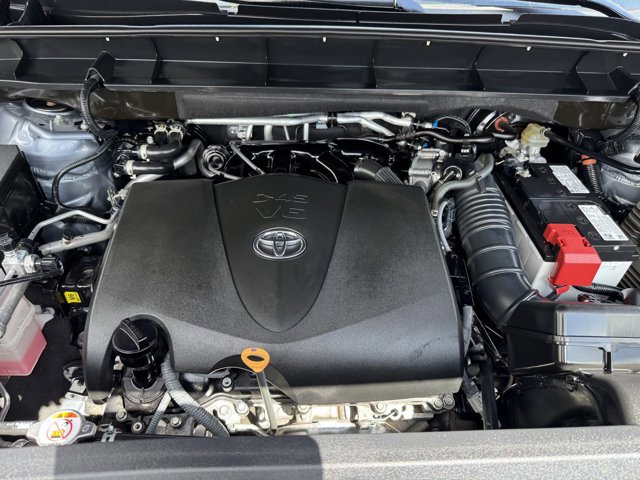 Used 2022 Toyota Highlander XLE AWD/4WD image 22