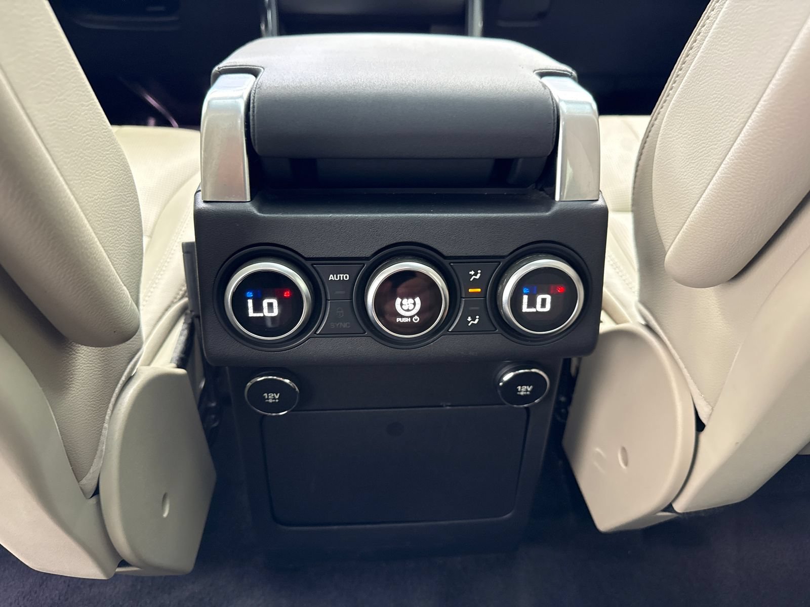Used 2019 Land Rover Discovery SE AWD/4WD image 39