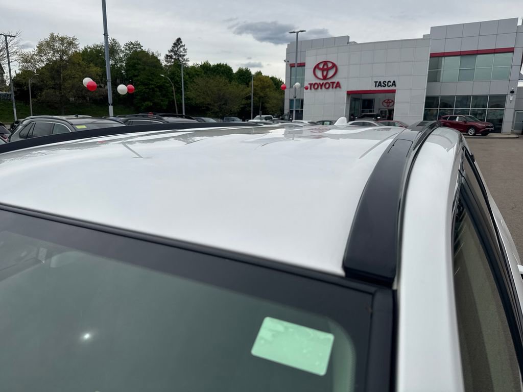 Used 2025 Toyota RAV4 XLE AWD/4WD image 44
