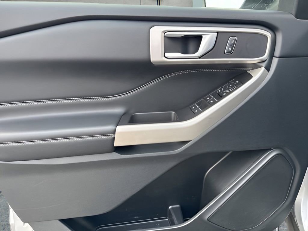 Used 2023 Ford Explorer XLT w/ Equipment Group 202A image 41