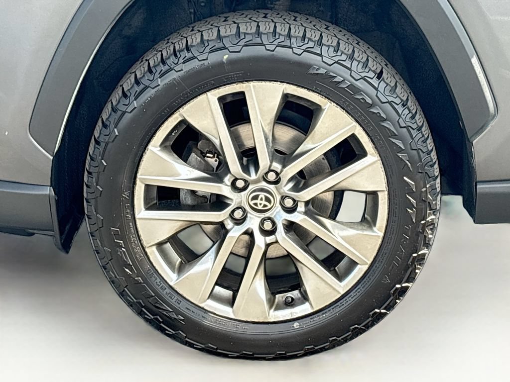 Used 2021 Toyota RAV4 XLE Premium AWD/4WD image 30