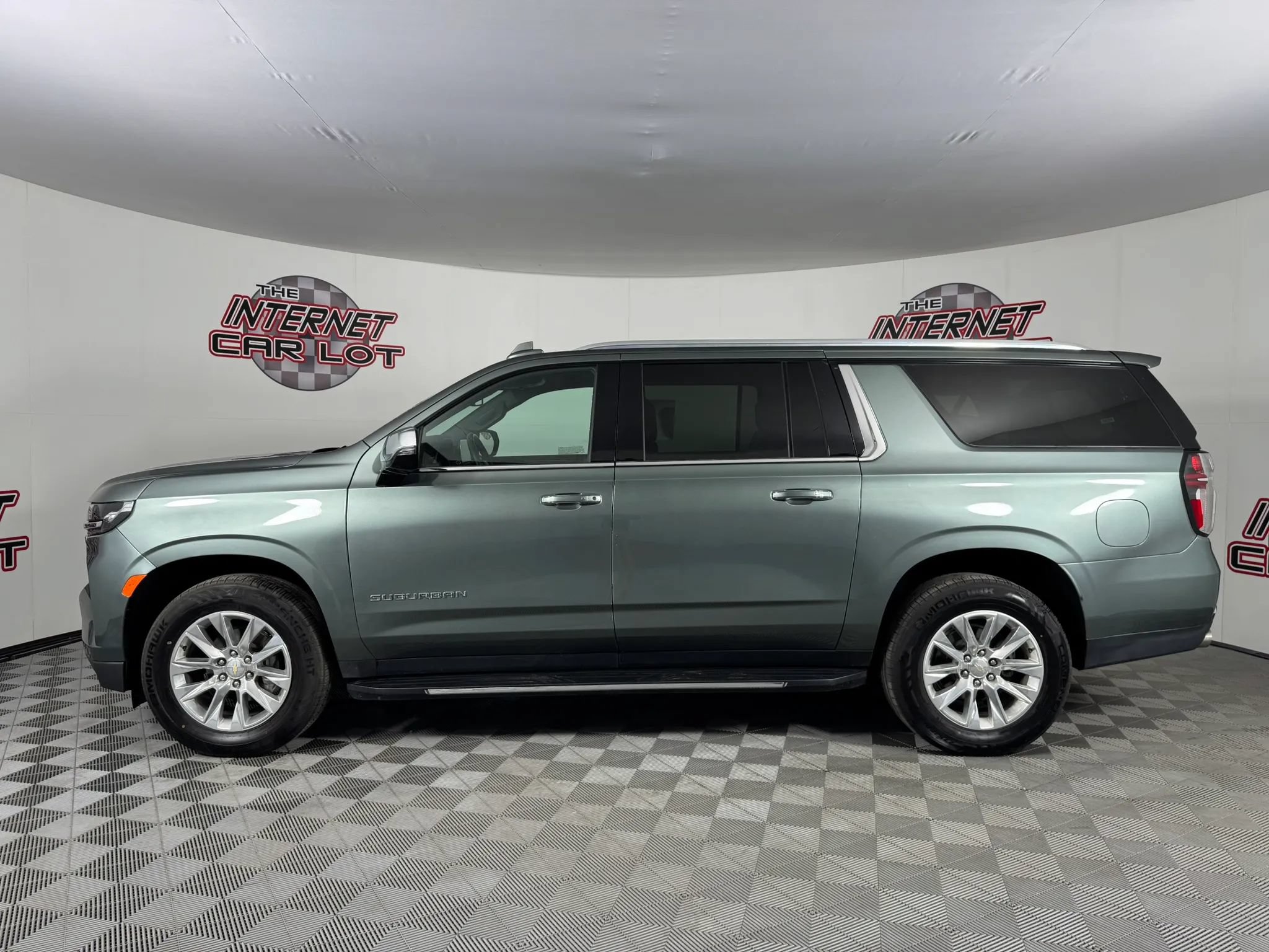 Used 2023 Chevrolet Suburban Premier AWD/4WD image 4