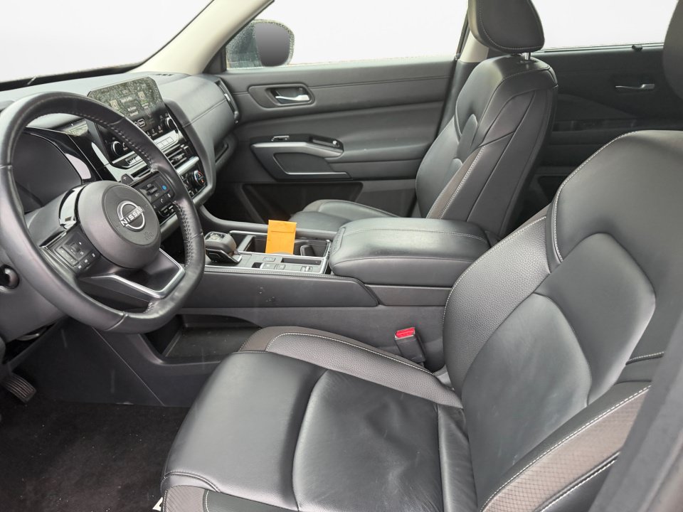 Used 2025 Nissan Pathfinder SL w/ Cargo Package FWD image 9