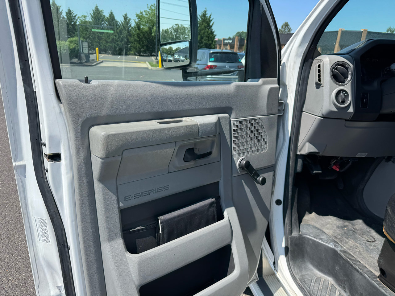 Used 2012 Ford E-450 and Econoline 450 Super Duty w/ Shuttle Bus Prep Pkg RWD image 11