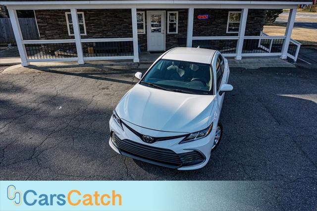 Used 2022 Toyota Camry LE image 3