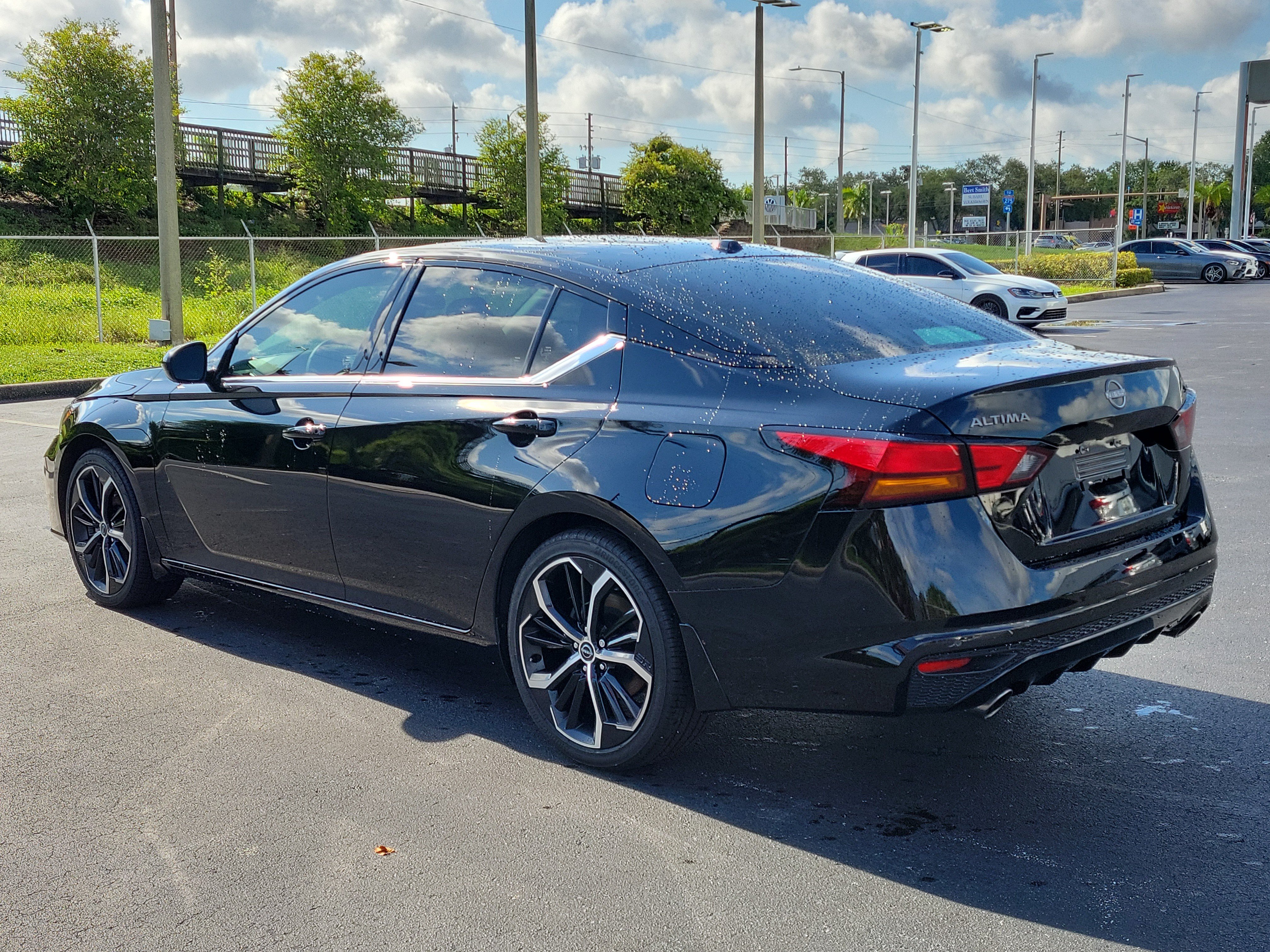 Used 2025 Nissan Altima 2.5 SR FWD image 4
