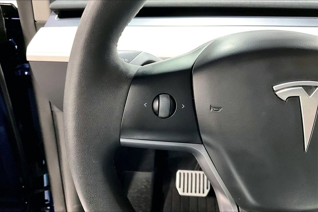 Used 2024 Tesla Model Y Long Range AWD/4WD image 23