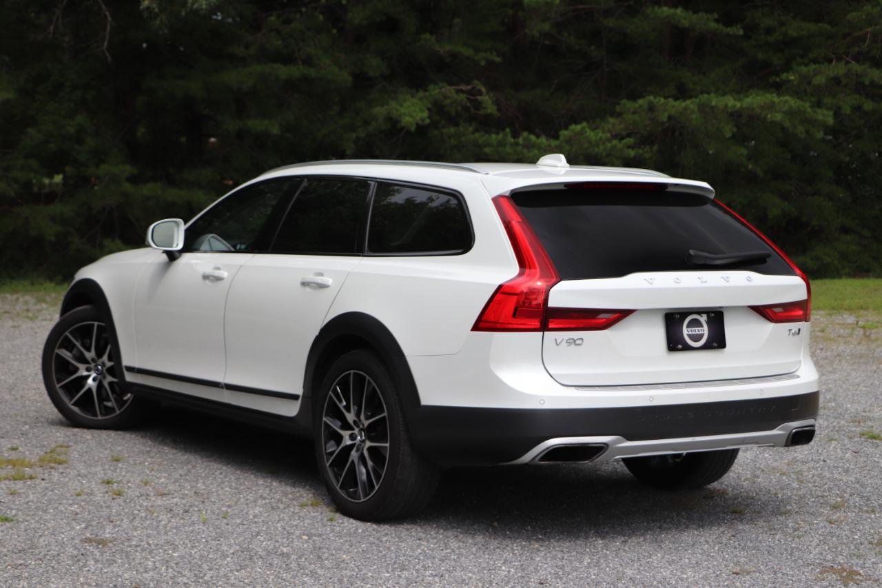 Used 2020 Volvo V90 T6 Cross Country image 31