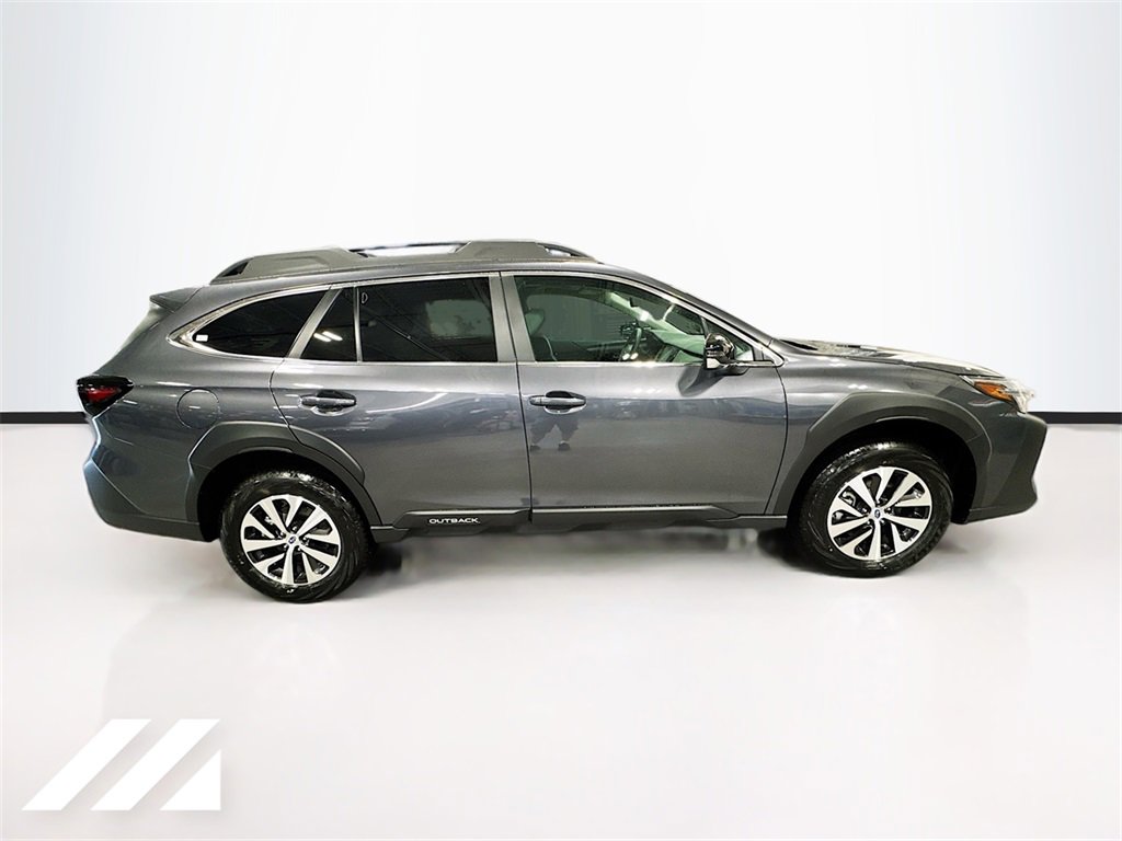 Used 2025 Subaru Outback Premium image 4