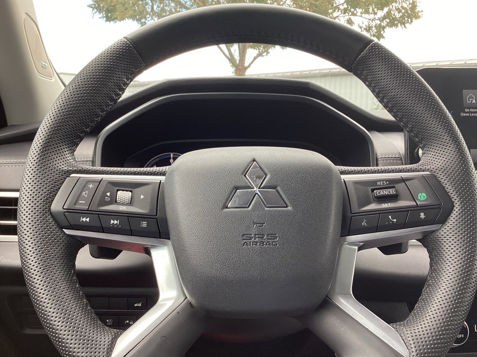 Used 2023 Mitsubishi Outlander SE image 11
