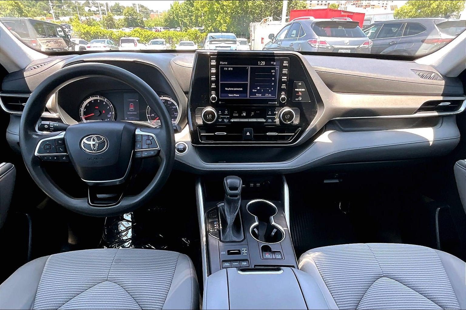 Used 2021 Toyota Highlander L AWD/4WD image 13