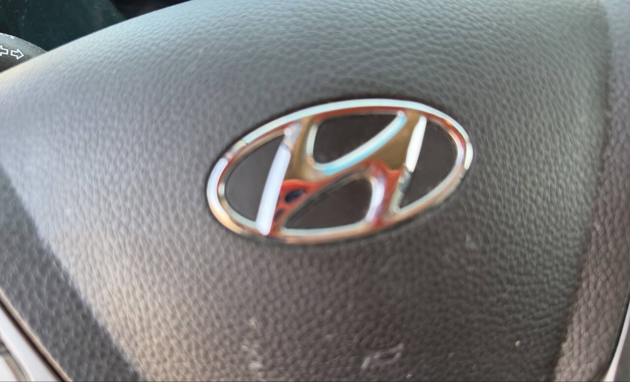Used 2013 Hyundai Santa Fe Sport 2.0T AWD/4WD image 39