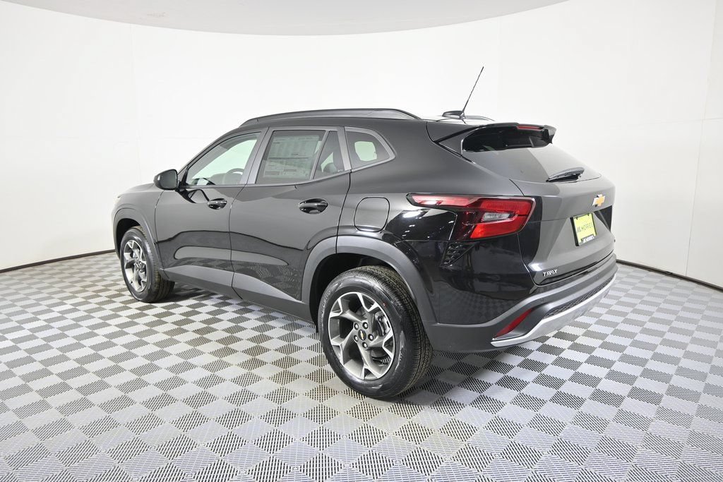 New 2026 Chevrolet Trax LT w/ Driver Confidence Package FWD image 4