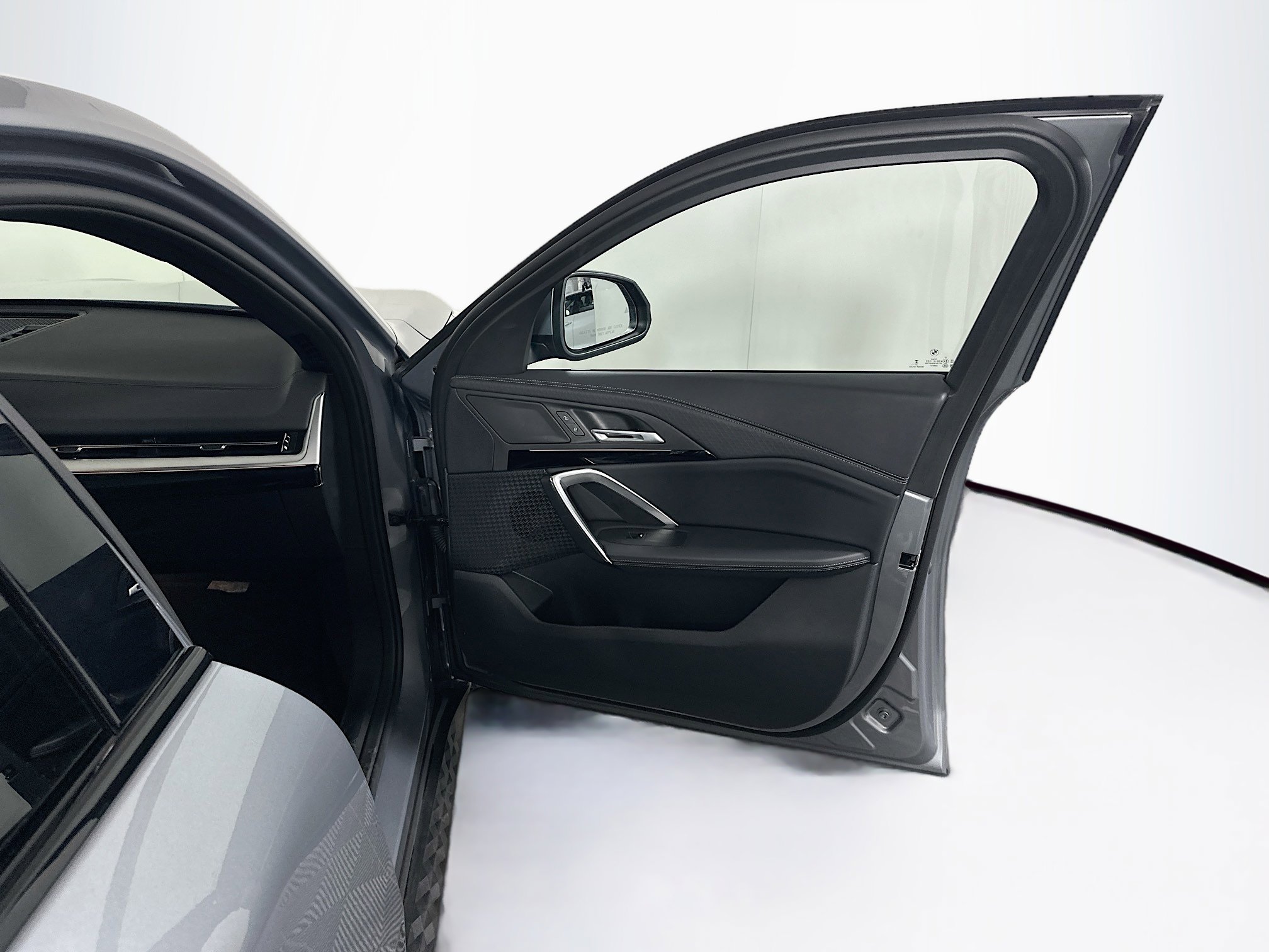 Used 2025 BMW X2 xDrive28i w/ Convenience Package AWD/4WD image 35