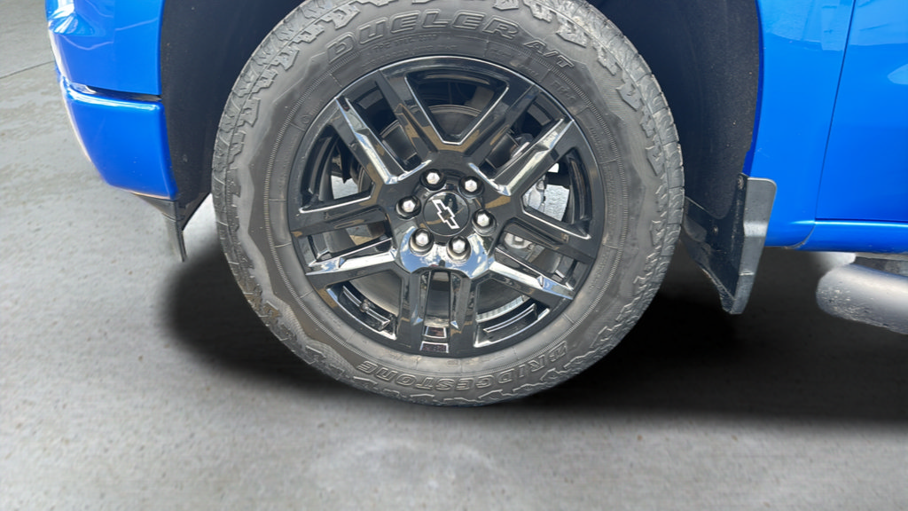 Used 2025 Chevrolet Silverado 1500 Custom w/ Turbomax Blackout Package RWD image 18