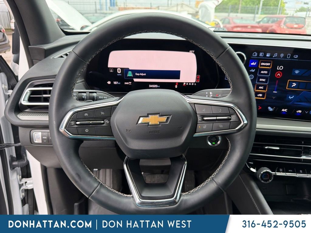 Used 2025 Chevrolet Traverse LT w/ Driver Confidence Package AWD/4WD image 7