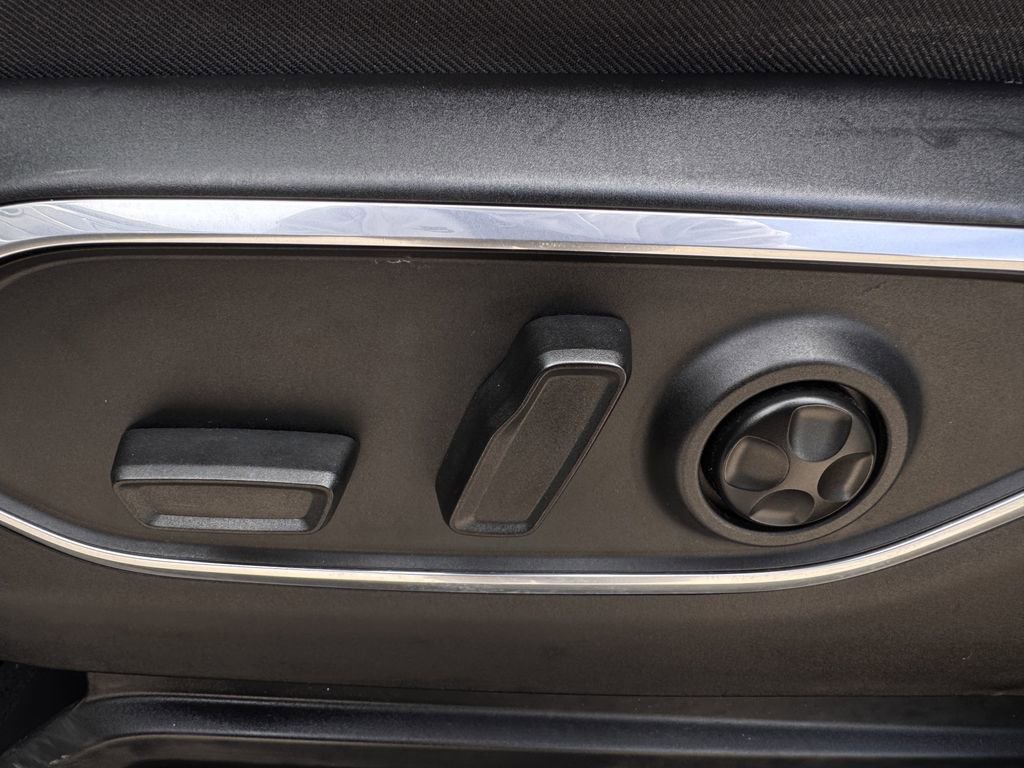 Used 2024 Jeep Wagoneer Series II w/ Flexible Seating Group image 25