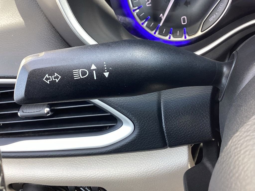Used 2023 Chrysler Pacifica Touring-L FWD image 34