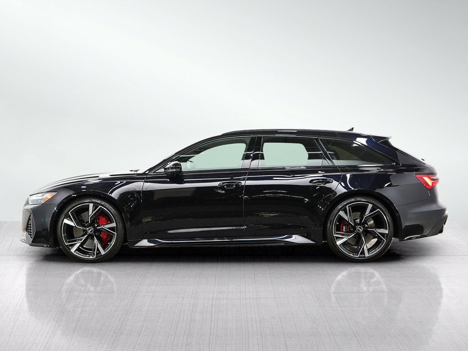Used 2021 Audi RS 6 AWD/4WD image 3