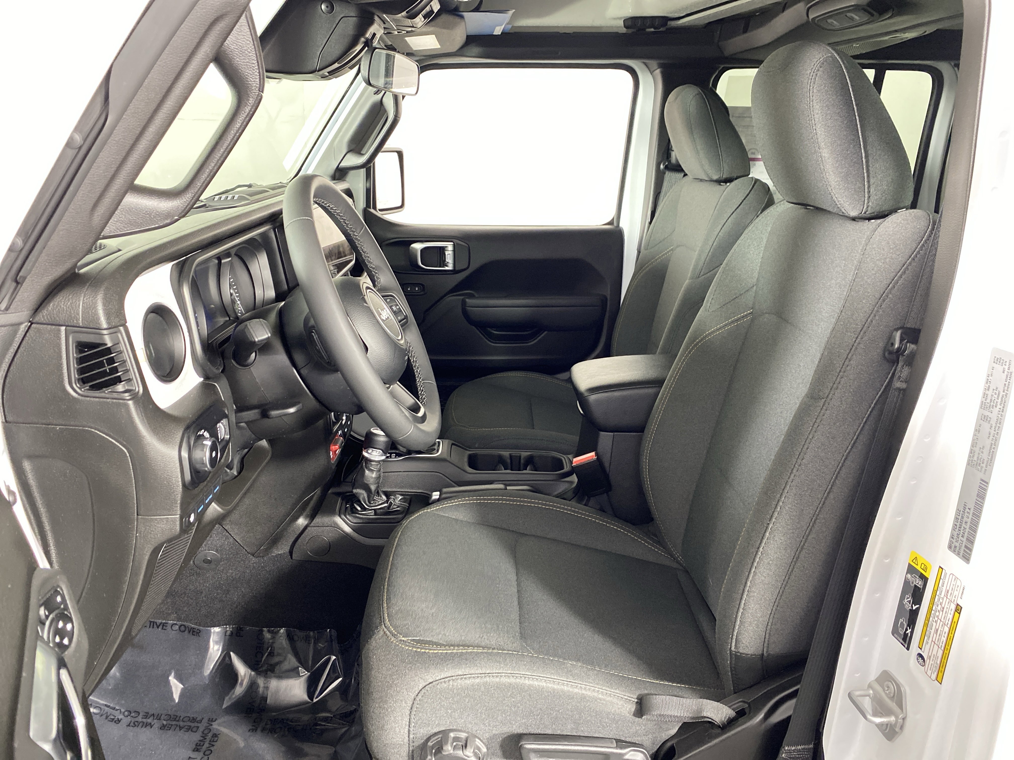 Used 2025 Jeep Wrangler Willys AWD/4WD image 15